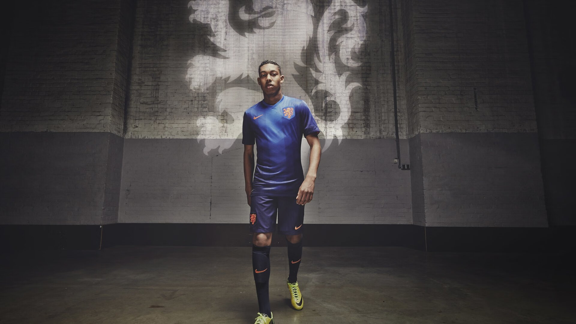 开云官方网页登录-里昂门将因伤提前离场，或将缺席未来几场比赛，里昂哪个联赛